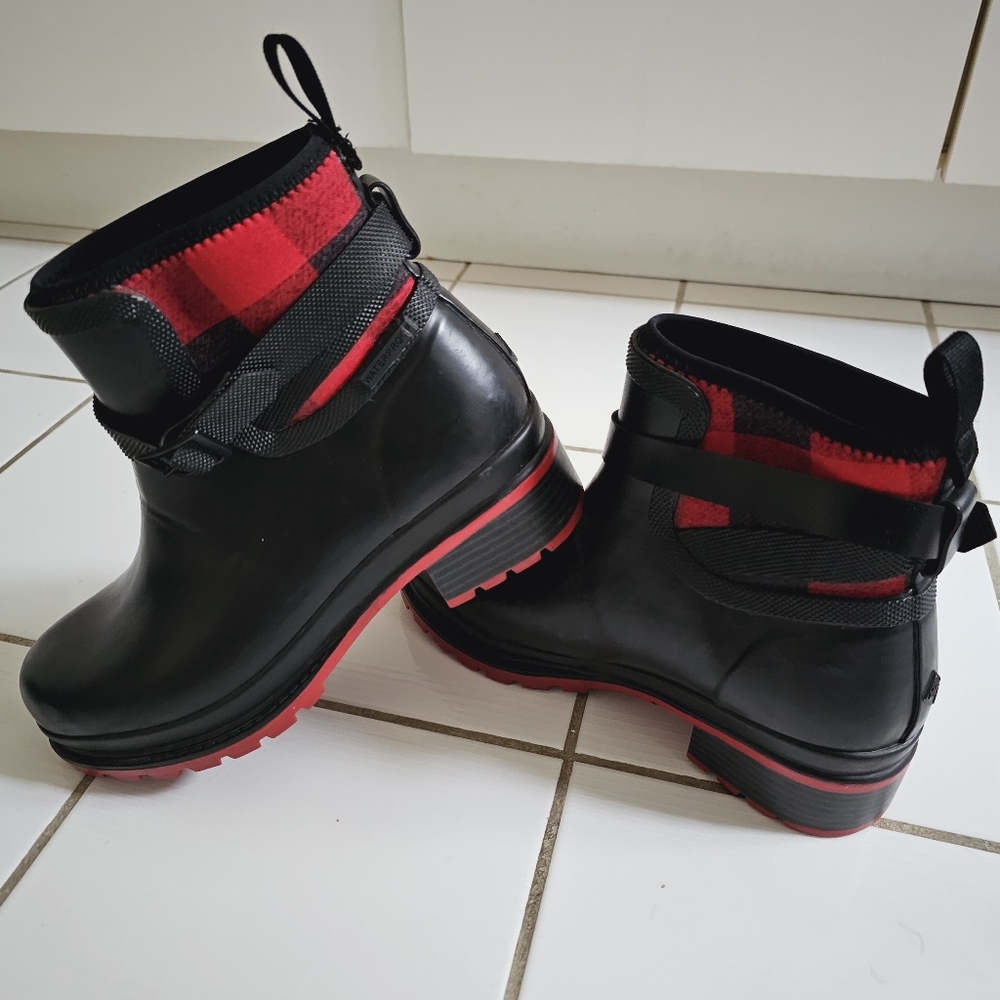 MUCK  Ankle Rubber Boot Black/Red Plaid Sz US 9 EU 40 Fall/Winter